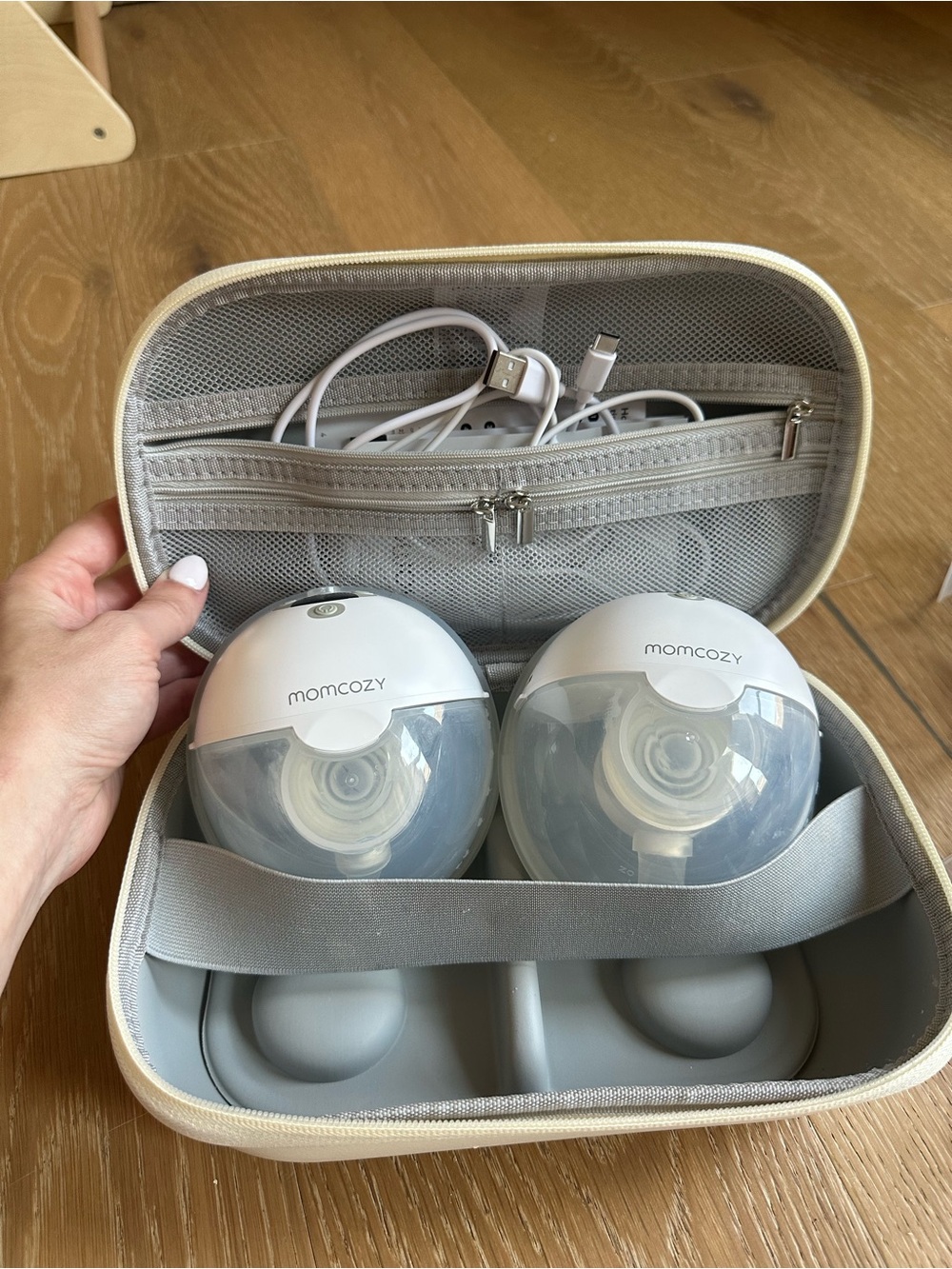 Momcozy M5 Portable Wearables